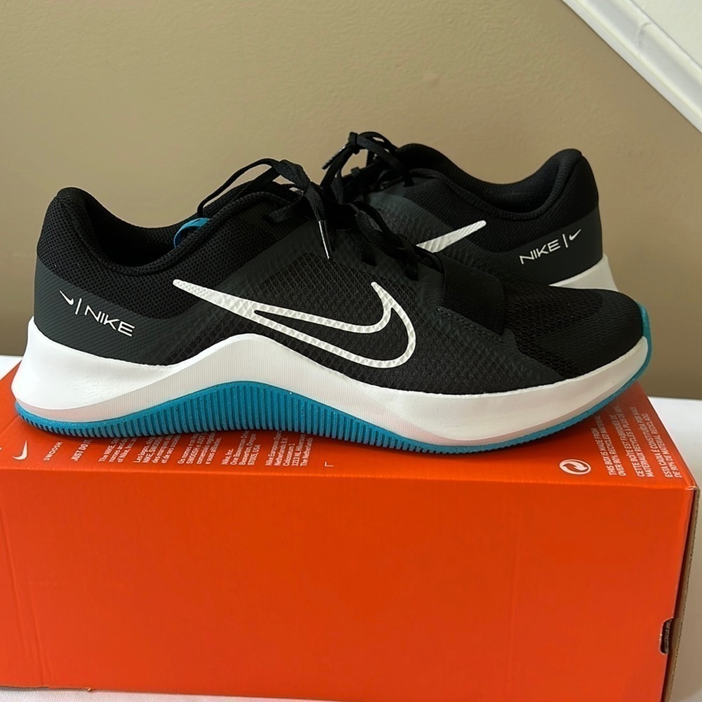 M NIKE MC TRAINER 2 size 12